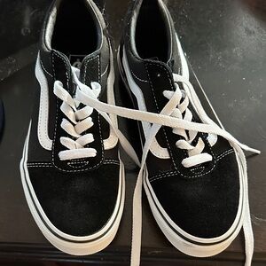 Vans Classic Black and White Lace-Up Shoes never worn